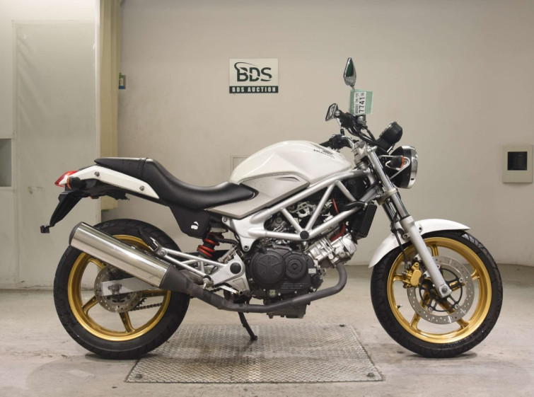 Мотоцикл Honda VTR250 з пробігом 35814 km