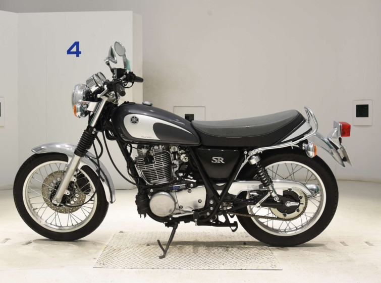 Мотоцикл Yamaha SR400 з пробігом 3992 km