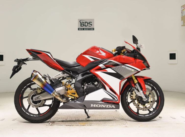 Мотоцикл Honda CBR250RR з пробігом 32158 km