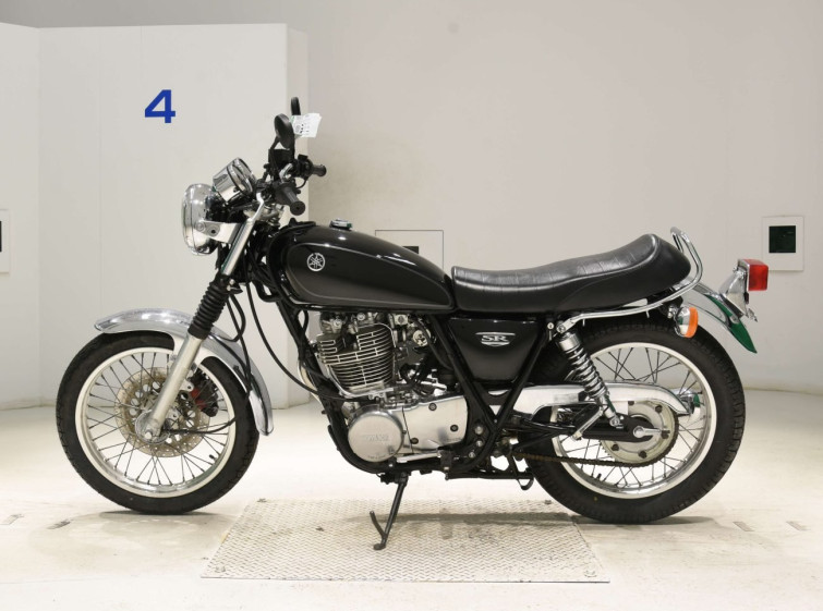 Мотоцикл Yamaha SR400 з пробігом 9385 km