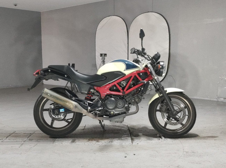 Мотоцикл Honda VTR250 з пробігом 122994 km