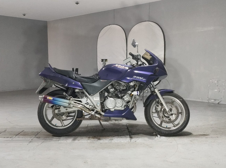 Мотоцикл Honda VT250F XELVIS с пробегом 27902 km