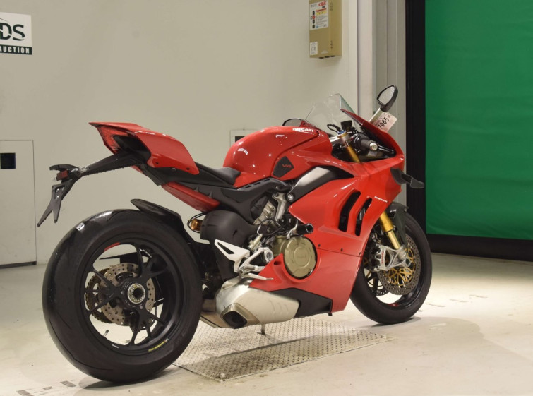 Мотоцикл Ducati PANIGALE V4S з пробігом 32453 km