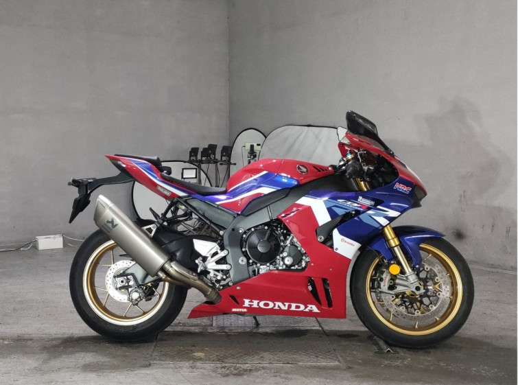 Мотоцикл Honda CBR1000RR SP с пробегом 8637 km