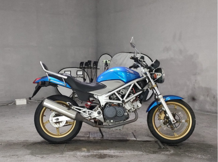Мотоцикл Honda VTR250 з пробігом 8956 km