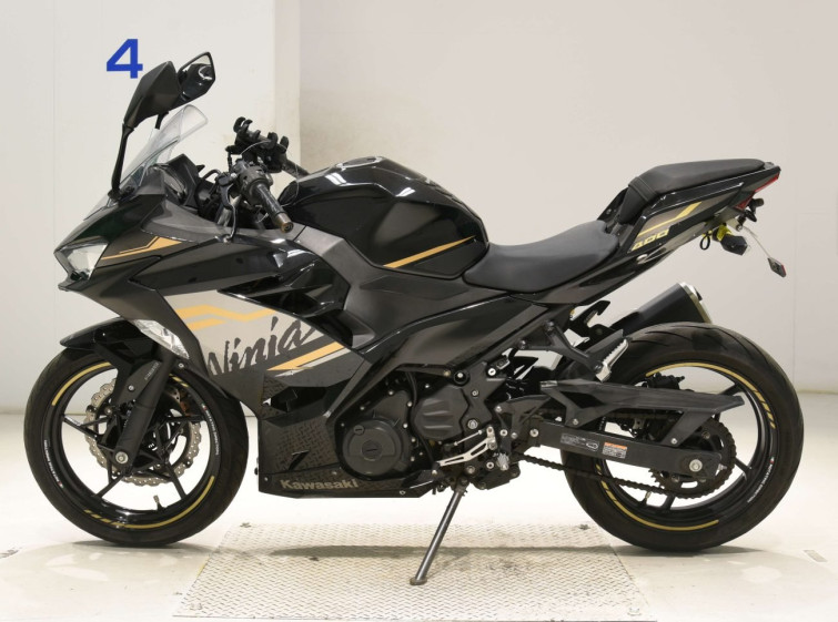 Мотоцикл Kawasaki NINJA400 с пробегом 31495 km
