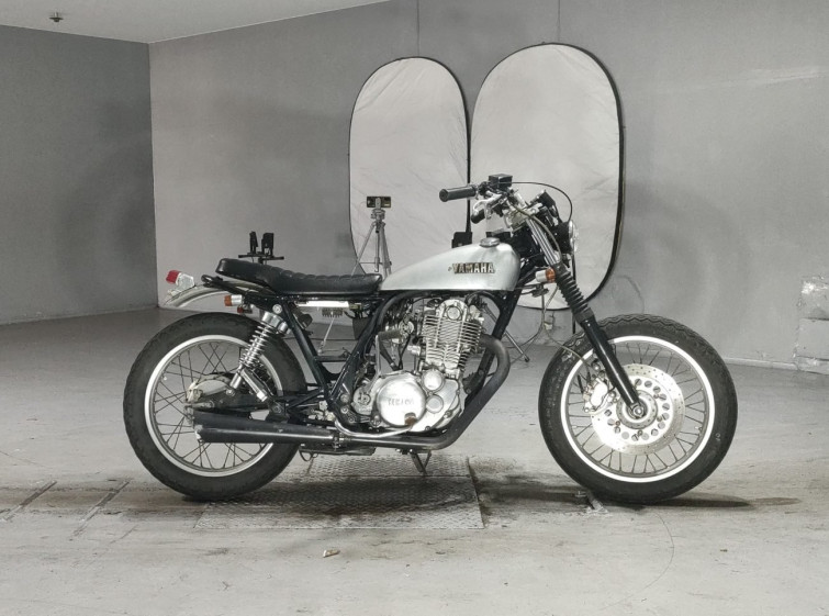 Мотоцикл Yamaha SR400 с пробегом 27645 km