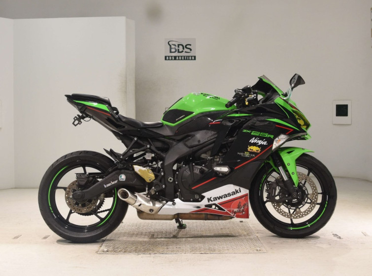 Мотоцикл Kawasaki NINJA ZX-25R з пробігом 23536 km