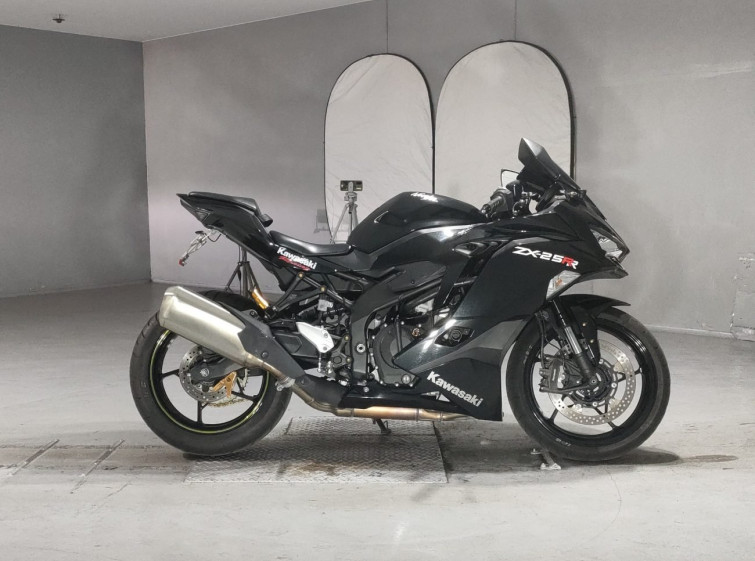 Мотоцикл Kawasaki NINJA ZX-25R с пробегом 12854 km