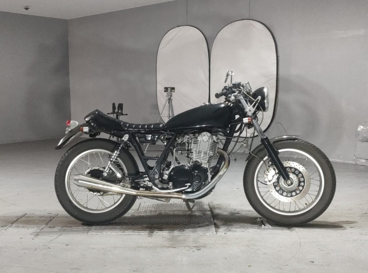 Мотоцикл Yamaha SR400 с пробегом 3811 km
