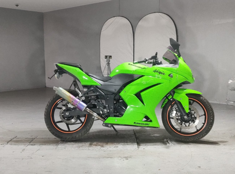 Мотоцикл Kawasaki NINJA250R з пробігом 13529 km