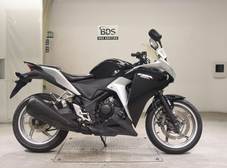 Мотоцикл Honda CBR250R з пробігом 27802 km