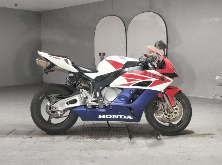 Мотоцикл Honda CBR1000RR с пробегом 58200 km