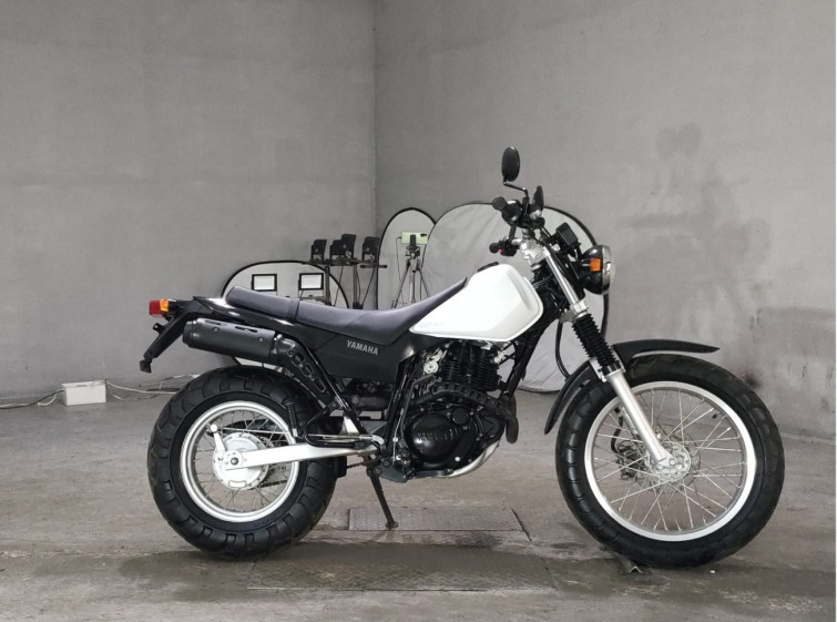 Мотоцикл Yamaha TW225 с пробегом 2700 km