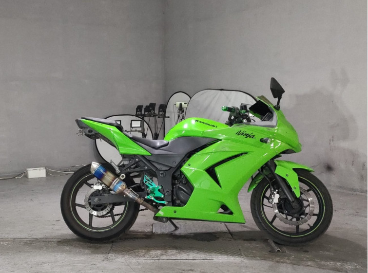 Мотоцикл Kawasaki NINJA250R з пробігом 28713 km