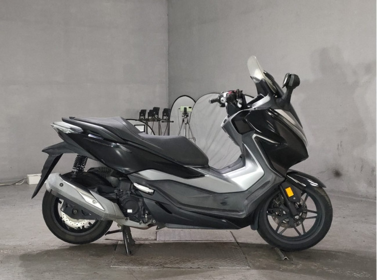 Мотоцикл Honda FORZA з пробігом 39021 km
