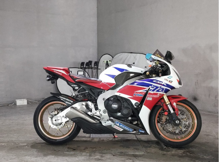 Мотоцикл Honda CBR1000RR с пробегом 76802 km