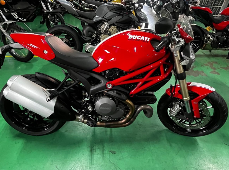 Мотоцикл Ducati MONSTER 1100 EVO з пробігом 12449 km