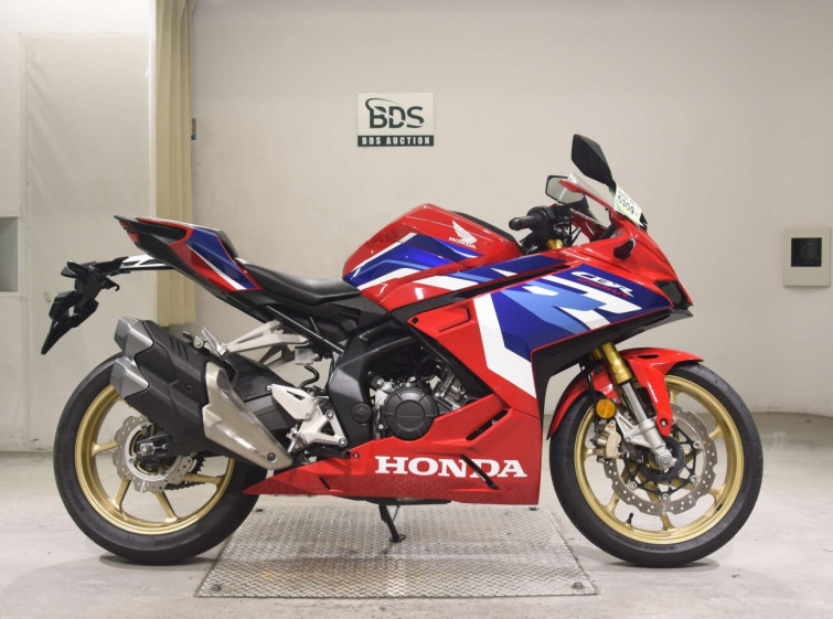 Мотоцикл Honda CBR250RR с пробегом 18250 km