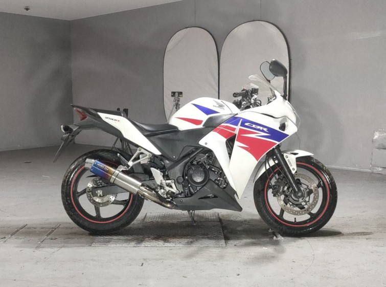 Мотоцикл Honda CBR250R с пробегом 13040 km
