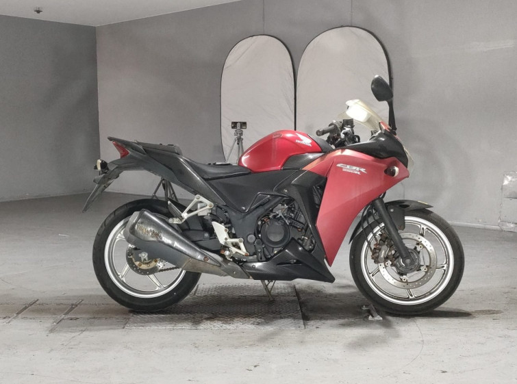 Мотоцикл Honda CBR250R з пробігом 23428 km