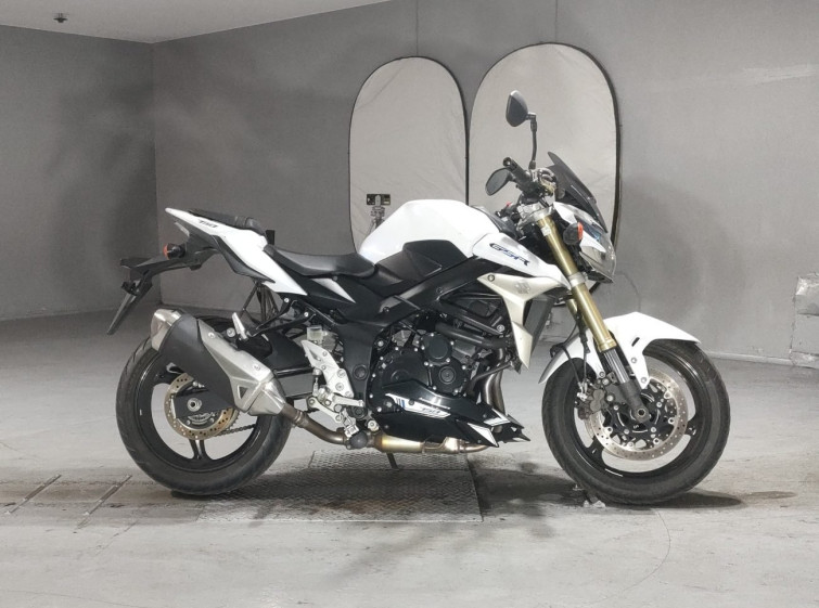 Мотоцикл Suzuki GSR750 з пробігом 15819 km