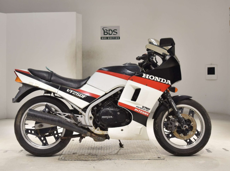 Мотоцикл Honda VT250FE INTEGRA с пробегом 16081 km