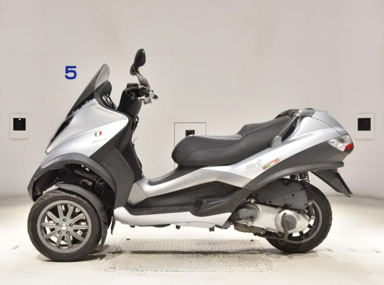 Мотоцикл Piaggio MP3 250