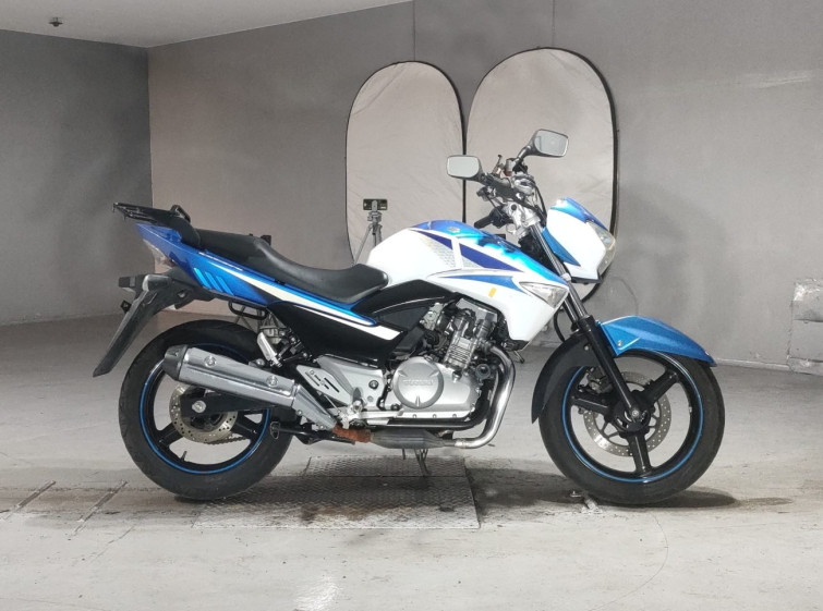 Мотоцикл Suzuki GSR250 с пробегом 8465 km