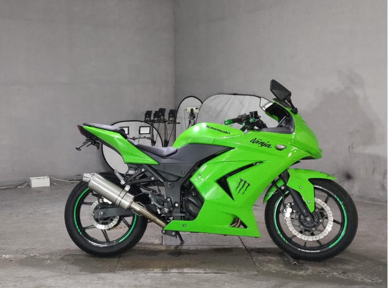 Мотоцикл Kawasaki NINJA250R з пробігом 15484 km