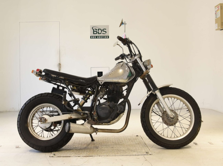 Мотоцикл Yamaha TW200 з пробігом 3982 km