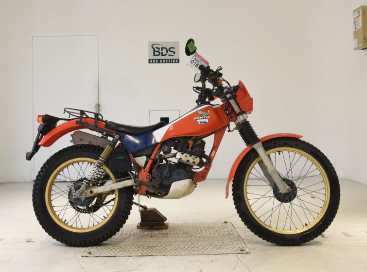 Мотоцикл Honda TLR200 з пробігом 3282 km