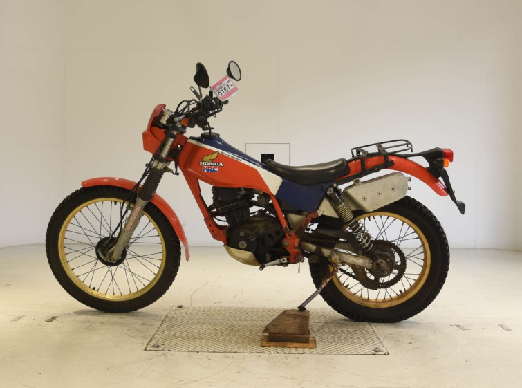 Мотоцикл Honda TLR200 з пробігом 3282 km