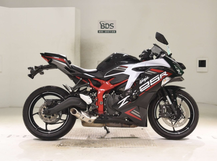 Мотоцикл Kawasaki NINJA ZX-25R KRT с пробегом 16594 km