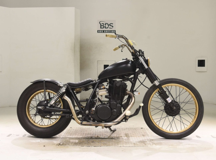 Мотоцикл Yamaha SR400 з пробігом 1917 km