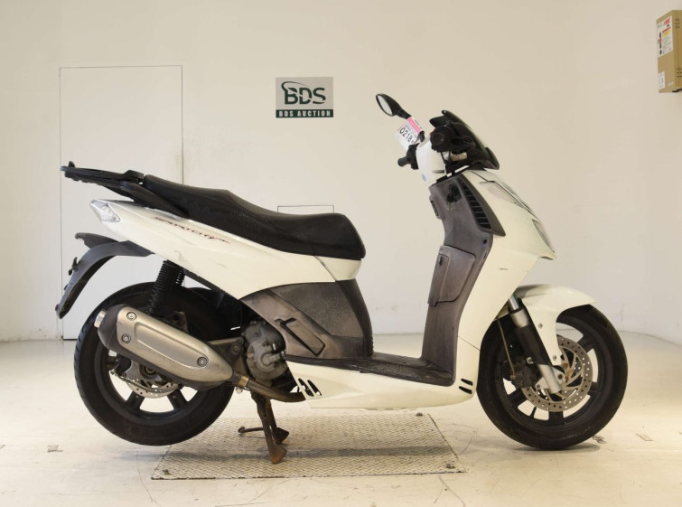 Мотоцикл Aprilia SPORTCITY200