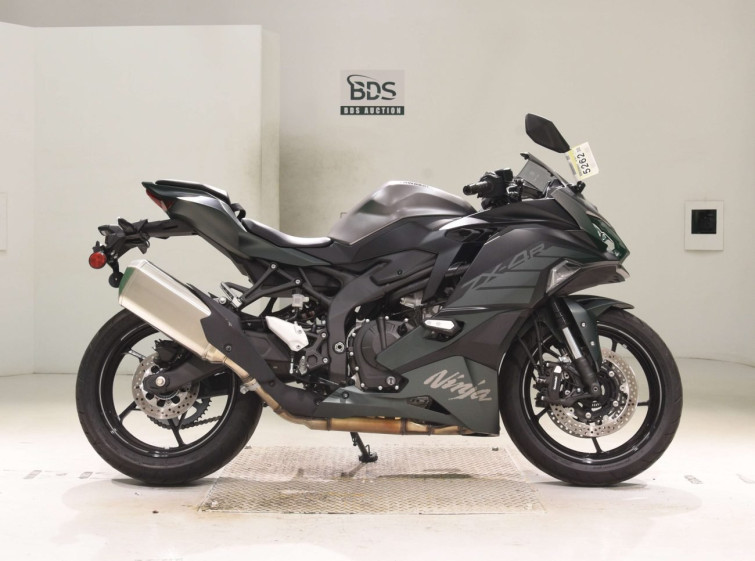 Мотоцикл Kawasaki ZX-4R SE з пробігом 5695 km