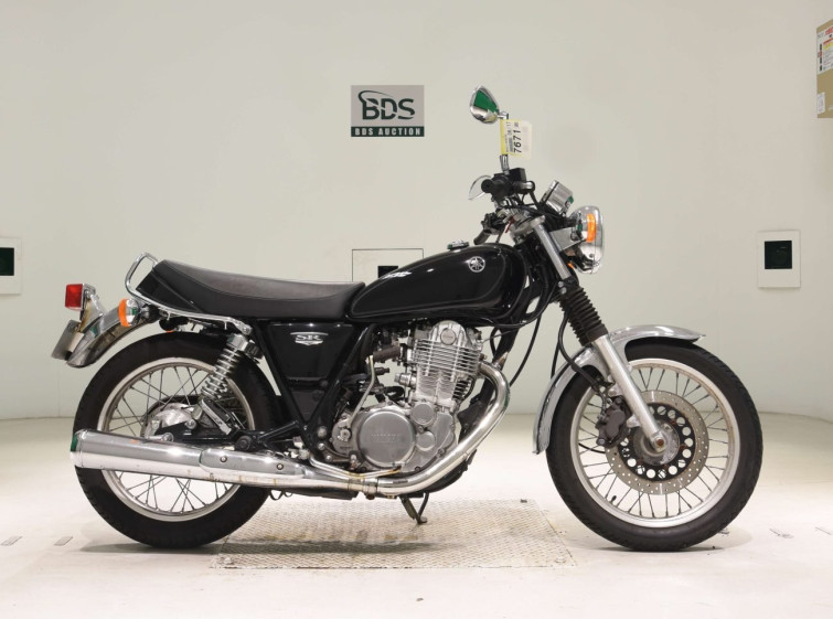 Мотоцикл Yamaha SR400 з пробігом 4000 km