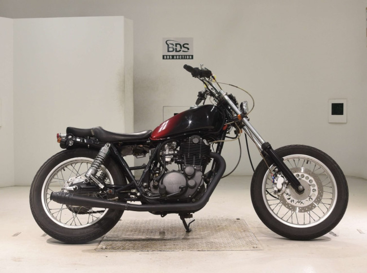 Мотоцикл Yamaha SR400 з пробігом 4395 km