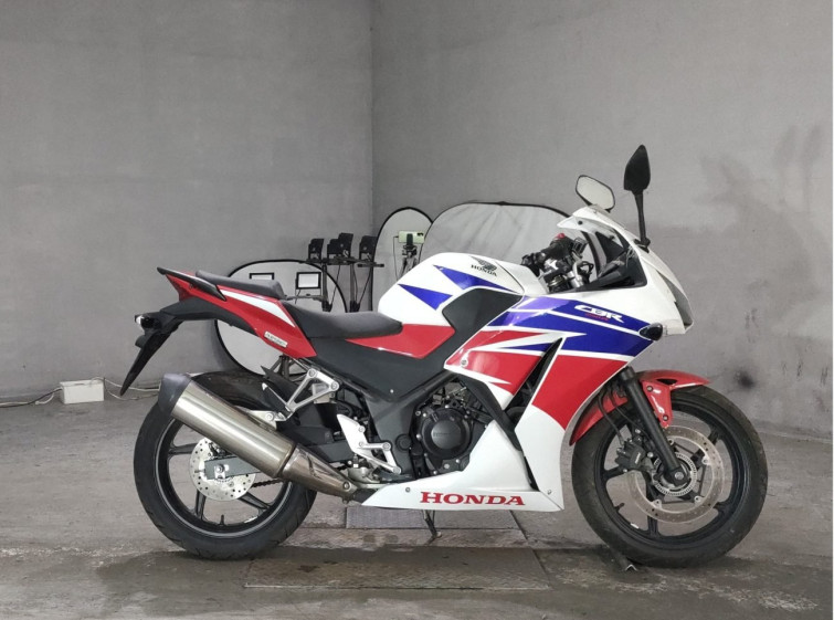 Мотоцикл Honda CBR250R з пробігом 803 km