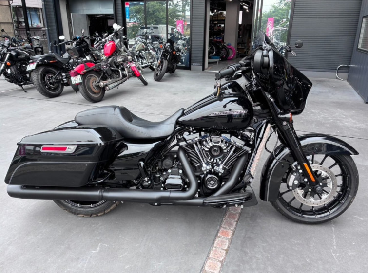 Мотоцикл HD SREET GLIDE FLHXS1690 с пробегом 4120 km