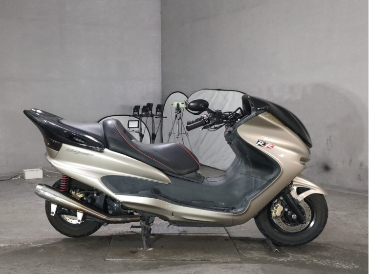 Мотоцикл Yamaha MAJESTY 250C