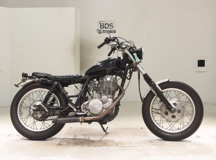 Мотоцикл Yamaha SR400 с пробегом 12971 km