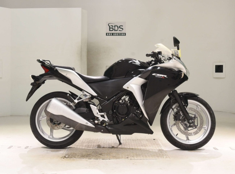 Мотоцикл Honda CBR250R з пробігом 20860 km