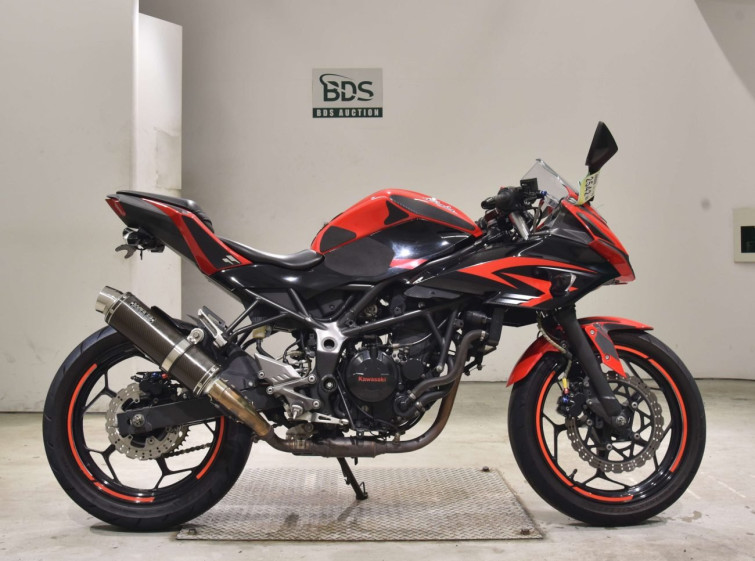 Мотоцикл Kawasaki NINJA250 с пробегом 79590 km