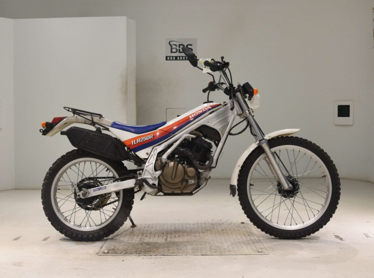 Мотоцикл Honda TLR250R с пробегом 1705 km