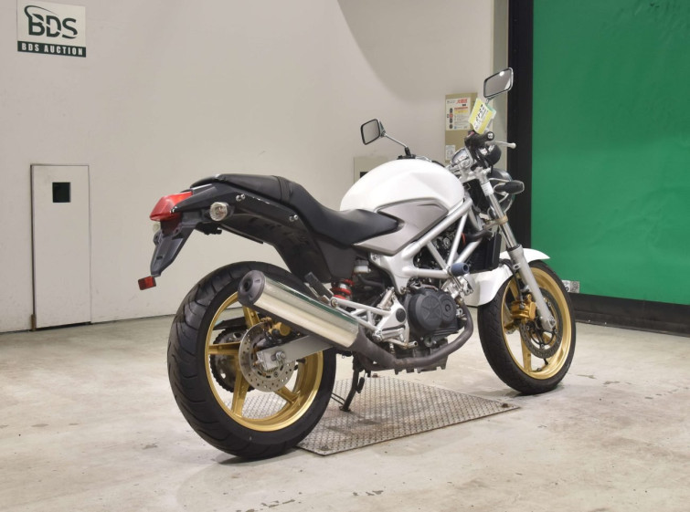 Мотоцикл Honda VTR250 з пробігом 11944 km