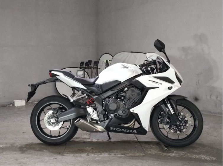 Мотоцикл Honda CBR650R з пробігом 4837 km