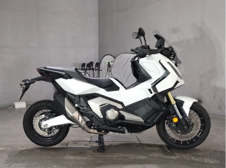 Мотоцикл Honda X-ADV750 с пробегом 4490 km