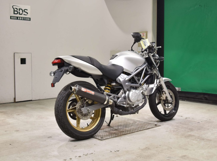Мотоцикл Honda VTR250 с пробегом 15639 km